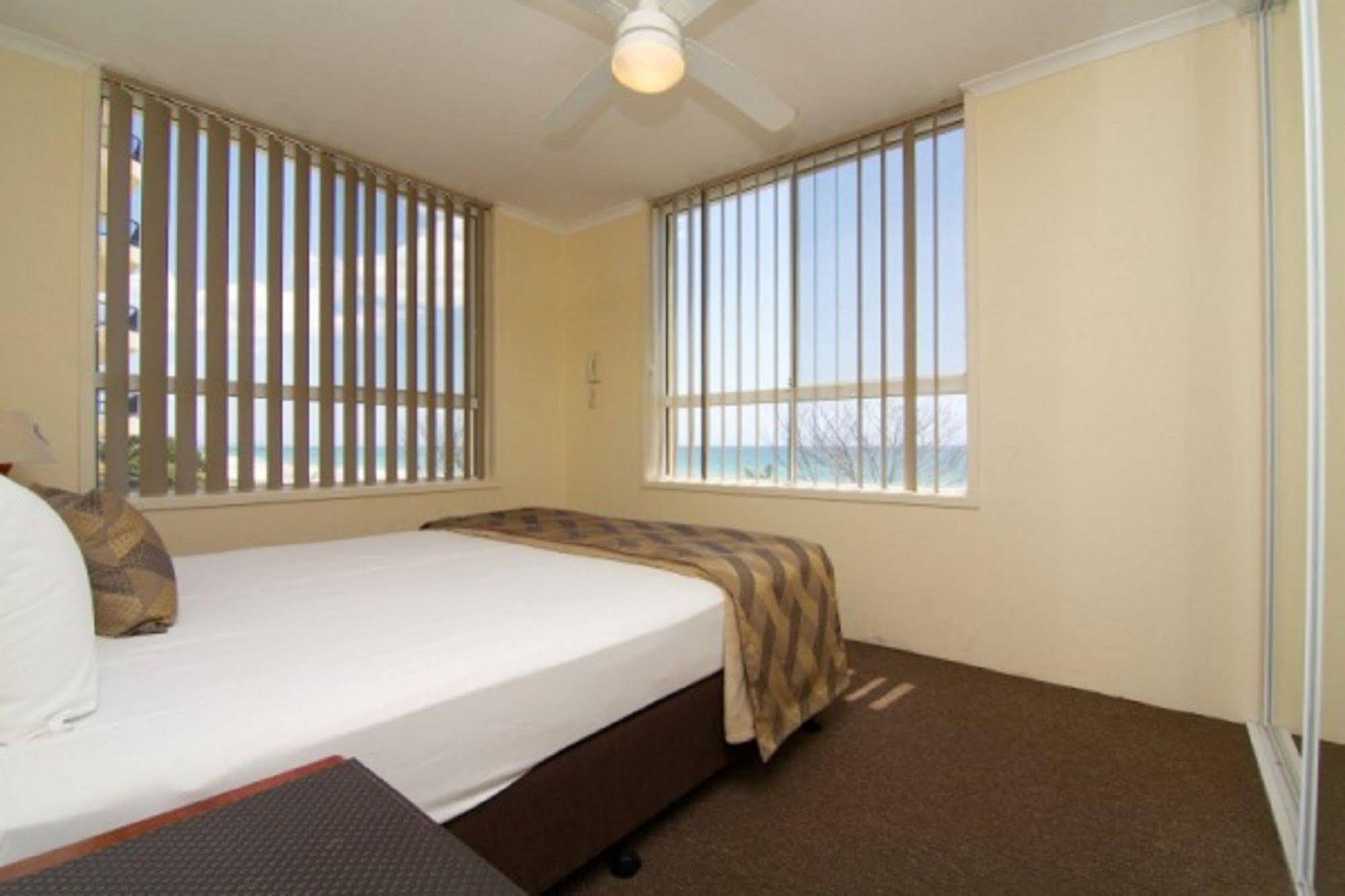 Crystal Beachfront Apartments Gold Coast Exterior foto